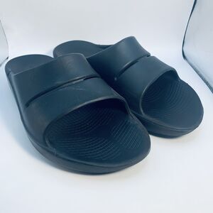 Oofos Mens Sz 12 EURO 45 Womens Sz 14 Black Slip On Recovery Slide Sandals